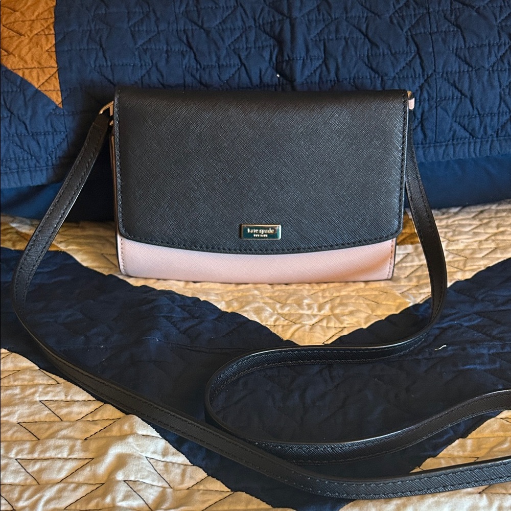 Kate Spade New York Laurel Way Winni crossbody in a two-tone black/light pink.